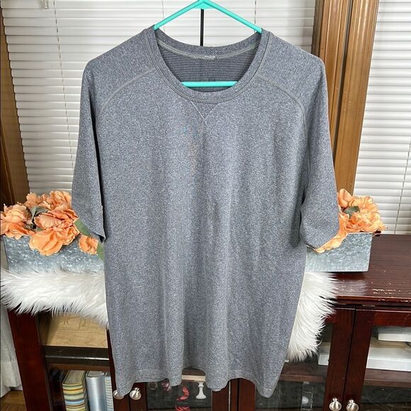 Lululemon Men’s Athletic Tee Shirt XL - Picture 1 of 4
